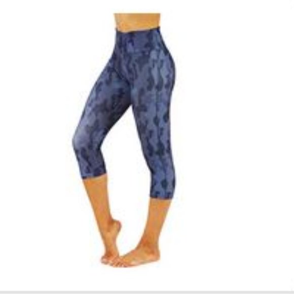Camouflage Yoga Capr leggings capri V shaped back - Picture 6 of 6